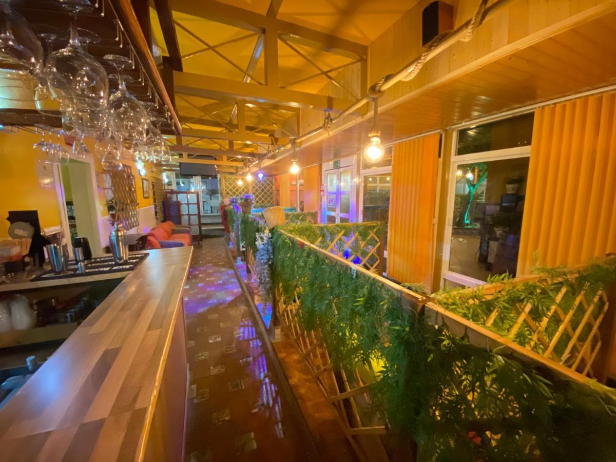 Hostal Avenida Andalucia - Solo Adultos Seville Exterior photo