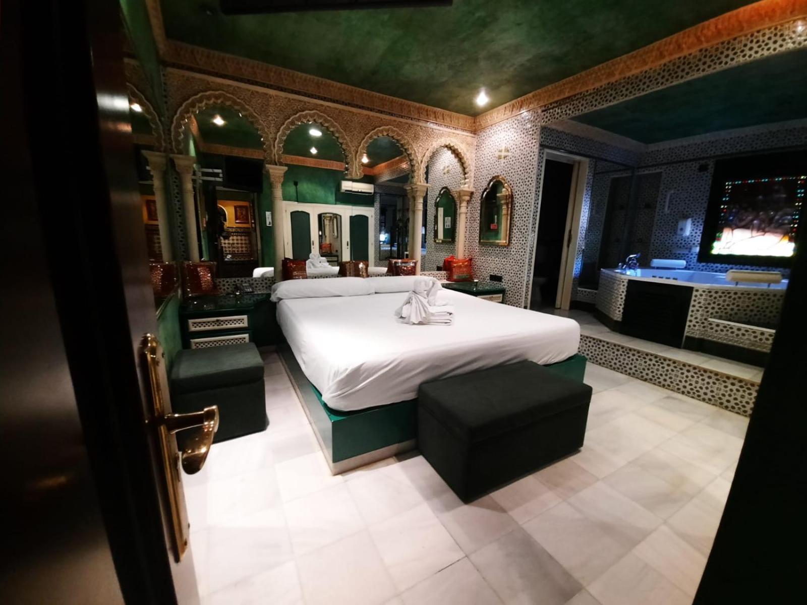 Hostal Avenida Andalucia - Solo Adultos Seville Exterior photo