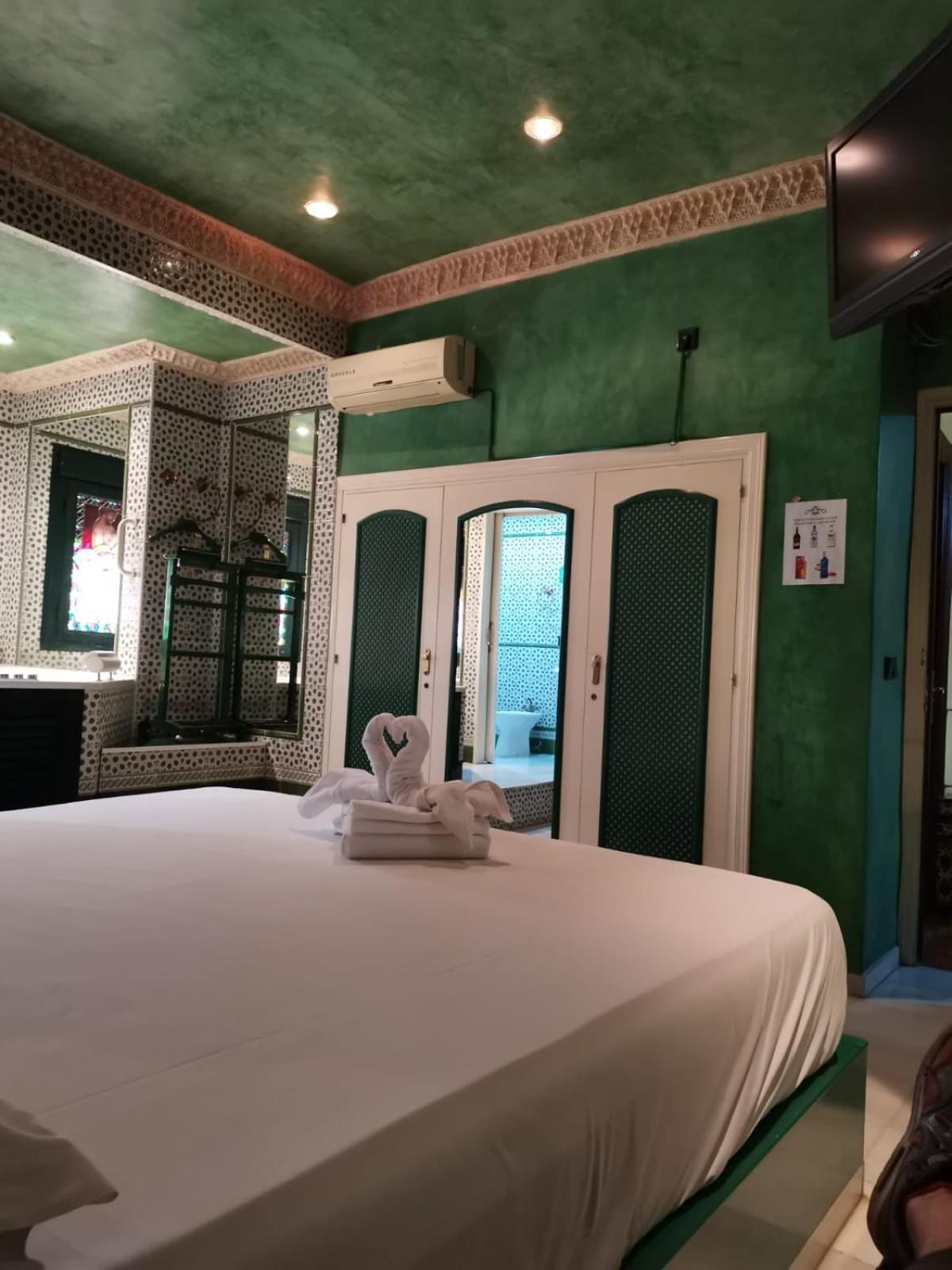 Hostal Avenida Andalucia - Solo Adultos Seville Exterior photo