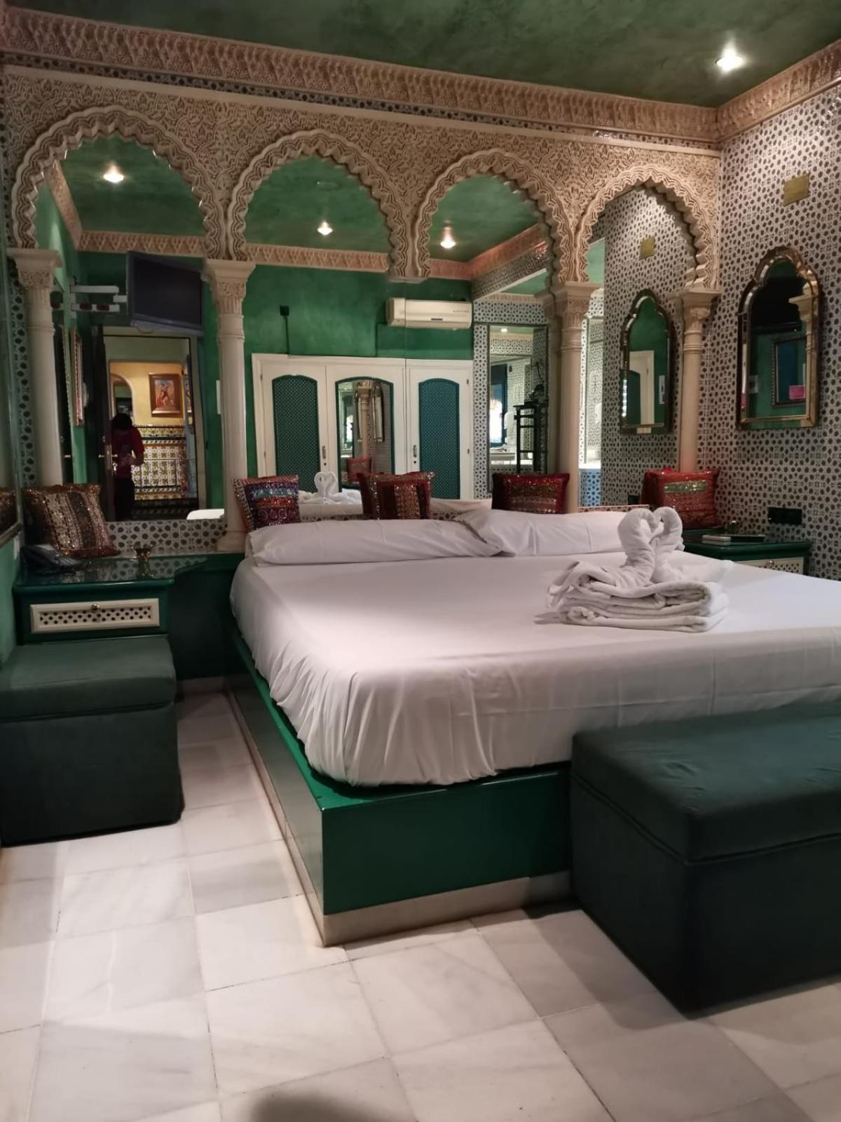Hostal Avenida Andalucia - Solo Adultos Seville Exterior photo