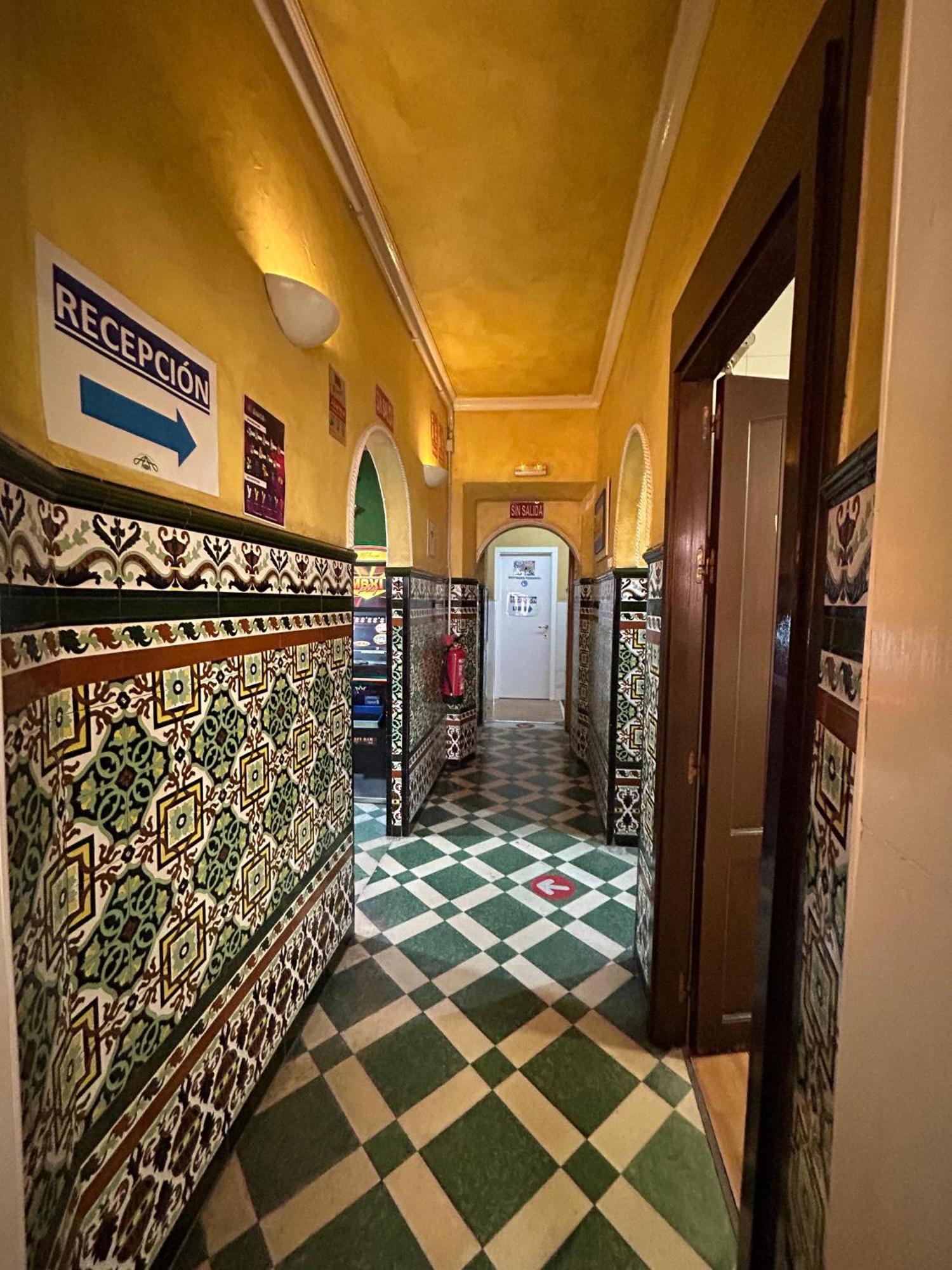 Hostal Avenida Andalucia - Solo Adultos Seville Exterior photo