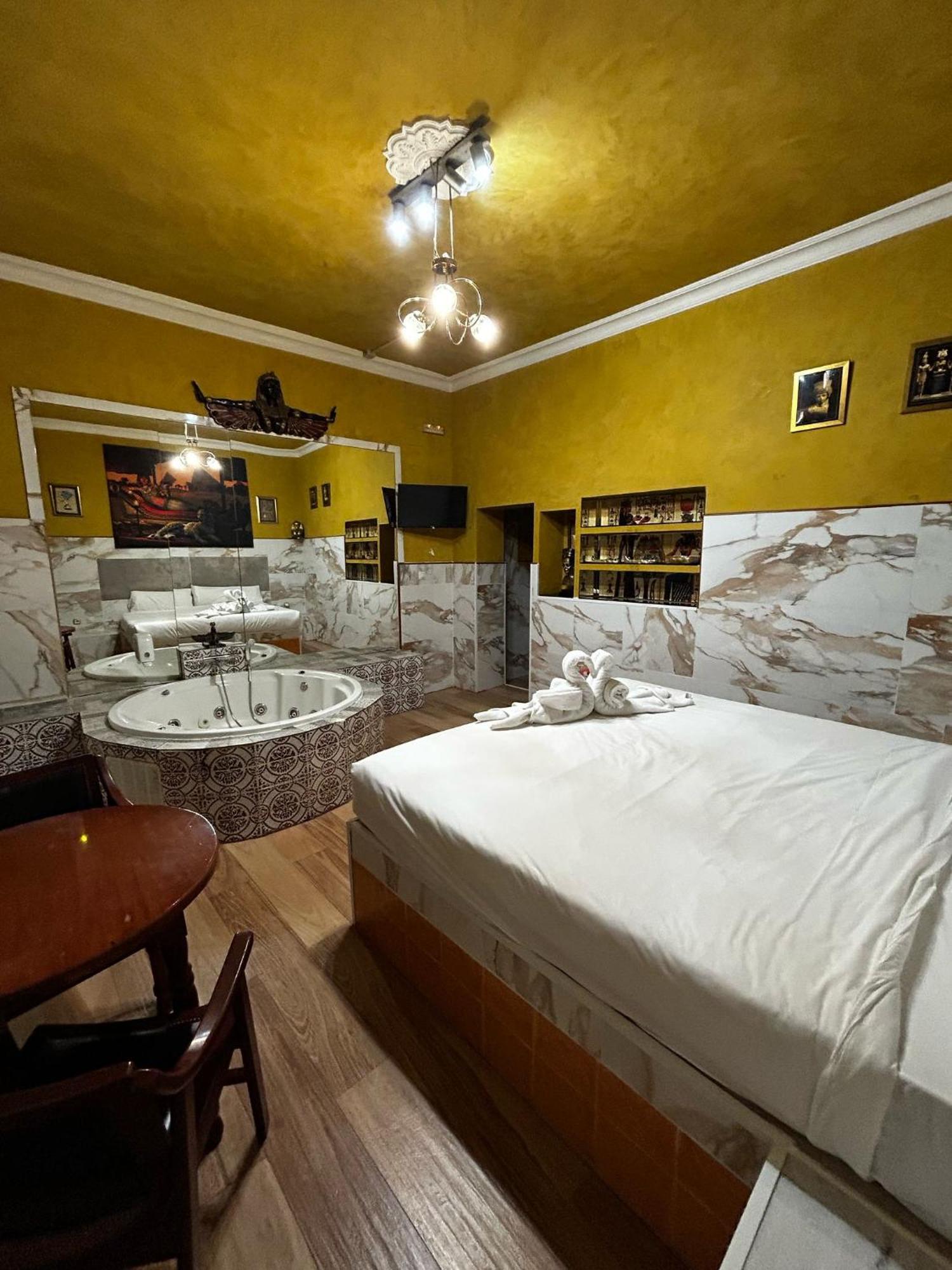 Hostal Avenida Andalucia - Solo Adultos Seville Exterior photo